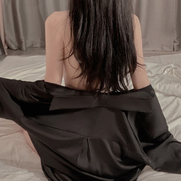Nattlinne för kvinnor i satin, långärmad, boyfriend-stil, med spetsad krage - Svart