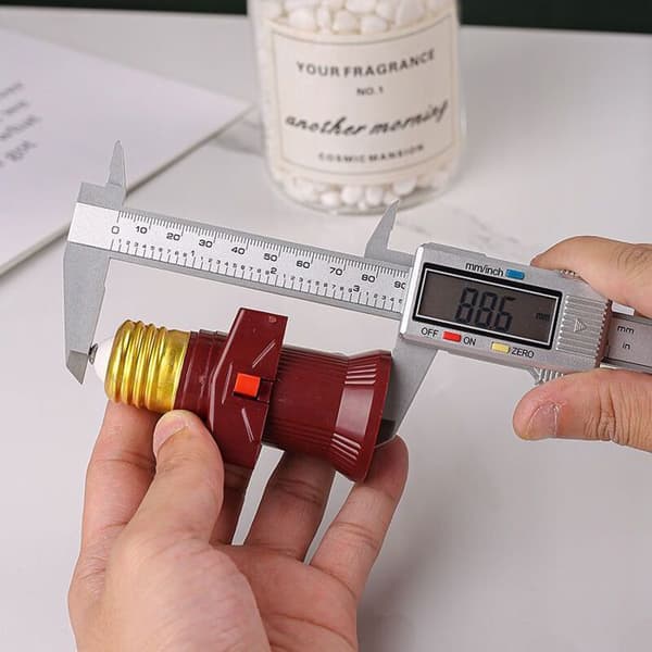 2-pak E27 skruefatningsadaptere med afbryder, 6A, 250V [Energiklasse A]