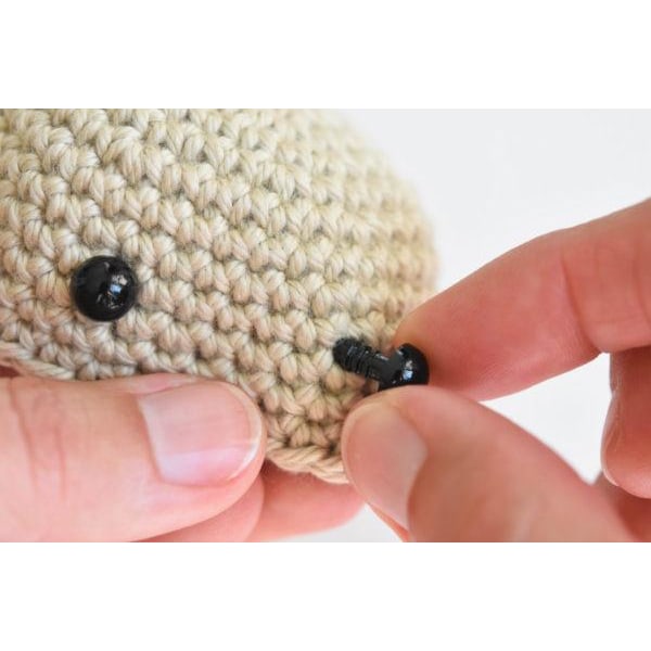 100 stk 5 forskjellige farger 10 mm "Amigurumi" øyne i plastboks