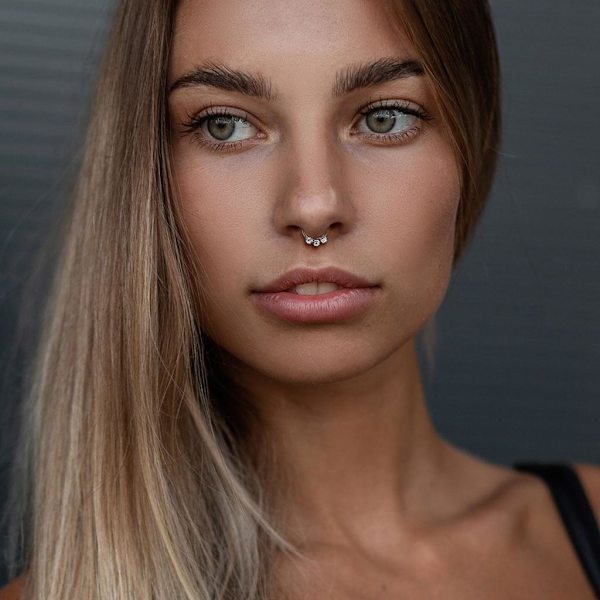 8 mm Segmentring i IP 316L kirurgisk stål med 3 CZ 3 Röd Guld/vita CZ