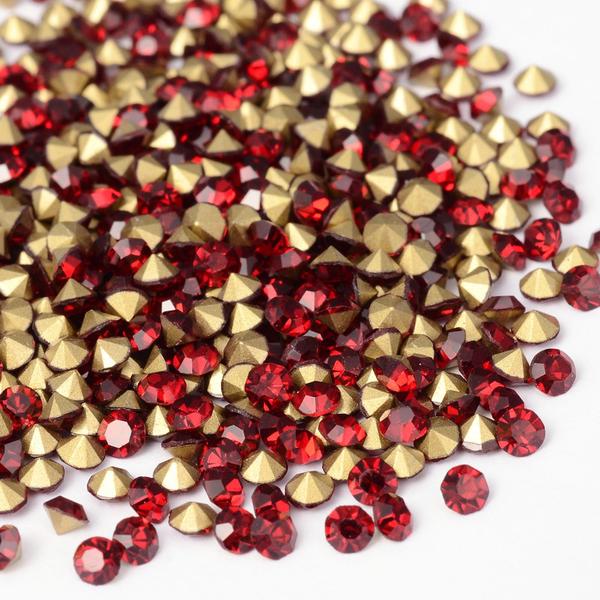 25 punaista kartiomaista Swarovski kristallia upotuksille Ø 6 mm.