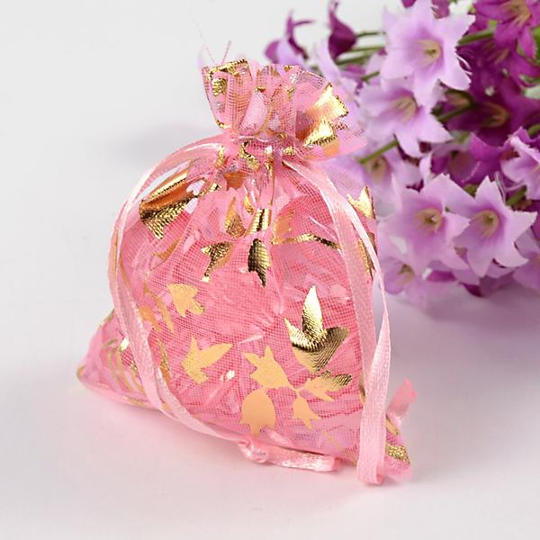 50 kpl. Organza laukut Pinkki kullanvärisellä kukkaprintillä n. 7X9 cm.