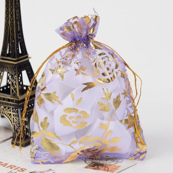 25 st Handsydda Organza påsar Ljus Lila med Guldrosor  c.a 9x12 cm.