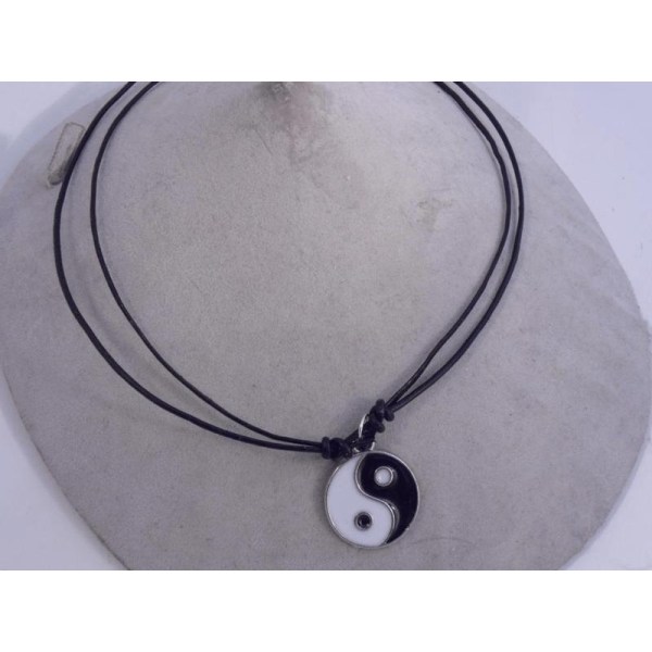 Ställbar svart läder halsband med Yn-Yang hänge i tibet silver Svart