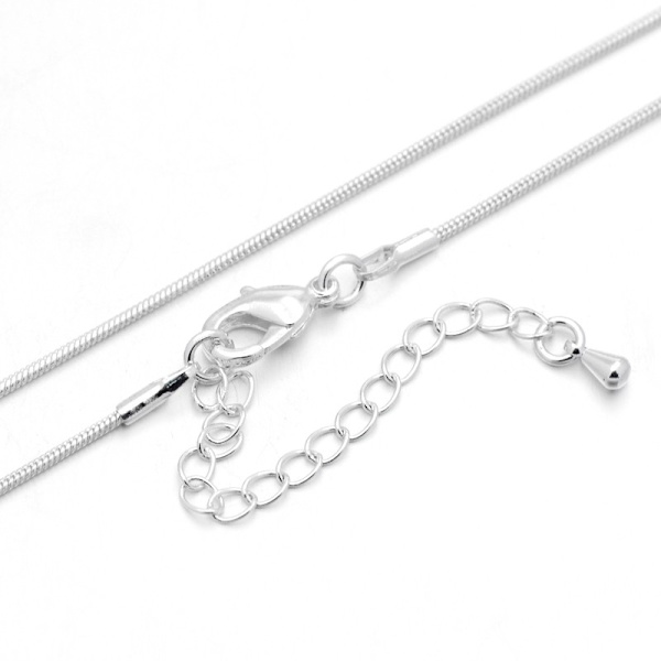 1  Silverpläterad ormlänk kedja 1mm. bred c:a 45 + 6 cm. Lång