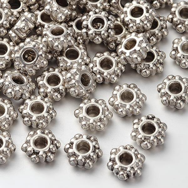 50 kpl Kukkien muotoiset pyöreät tiibetiläistä hopeaa, nikkelitön Ø 7 mm.