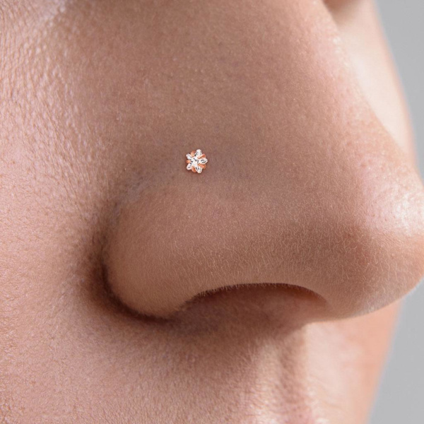 1 Skruvbar näspiercing i 316L stål med 3 mm stjärnformad Aqua CZ