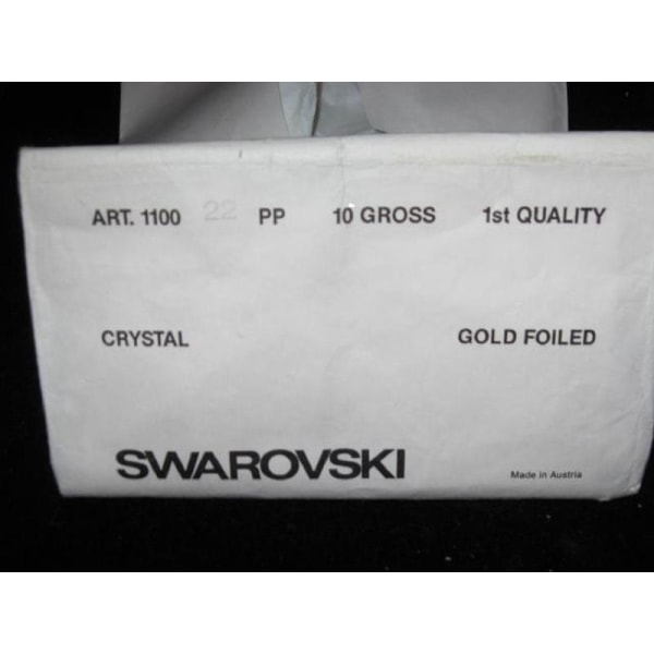 200 Black Diamond kartiomainen Swarovski upotekoristeelle Ø 3,4 mm (PP27)