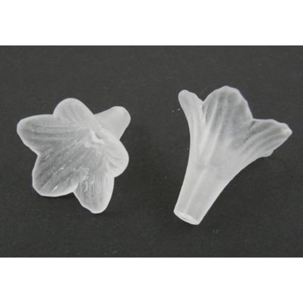 20 stk. Store hvide frostede blomster i akryl 21 x 23 mm.