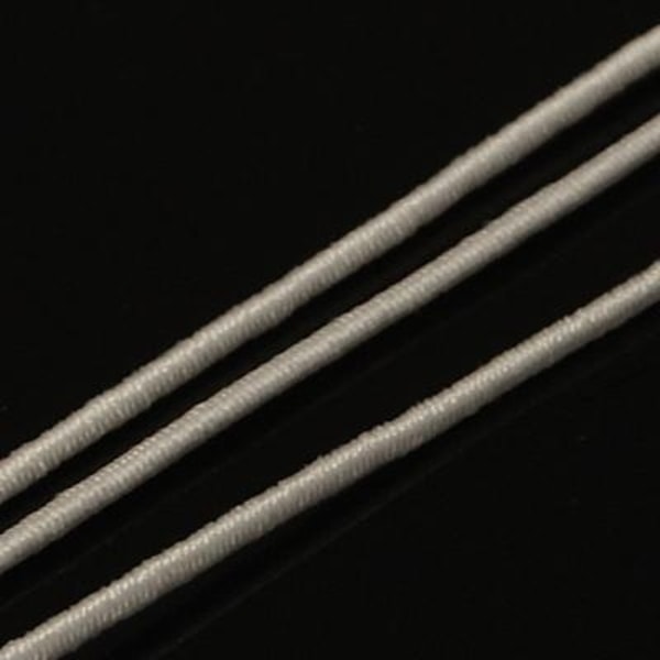 C;a  25 mt.Vit tygklädd elastisk tråd 1 mm. Ø i diameter