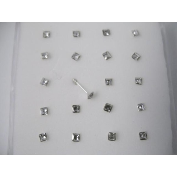 1 stk. Nesepiercing i sølv med hvit firkantet krystall (k)