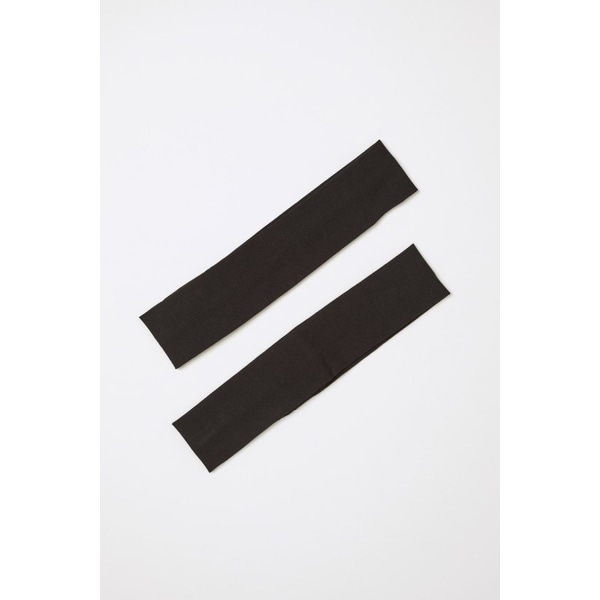 2 Svarta Stretch Hårband i polyester C:a 6 x 20 cm.