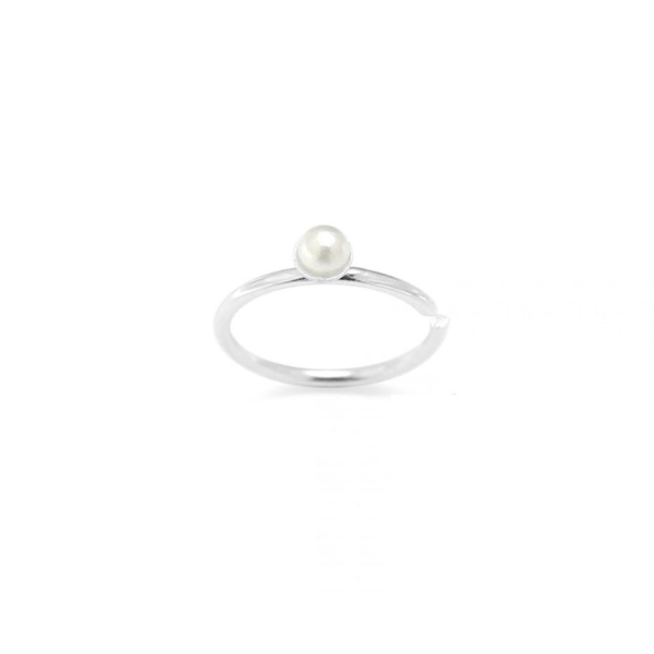 1 stk. 8 mm Nesepiercing ring i sølv med 2 mm. hvit perle