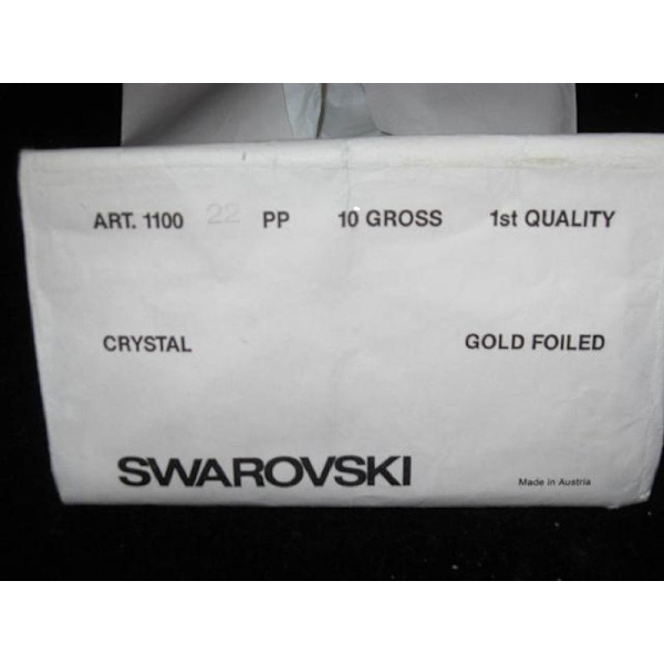 200 Vita koniska Swarovski kristaller för inlägg Ø 4,6-4,8 mm.