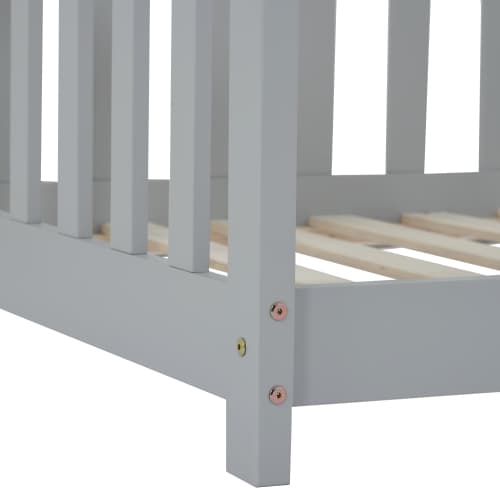 Husformad säng i massivt trä med säkerhetsstaket & ribbotten, grå (200x90cm) – idealisk för barnrum LIGHT GREY