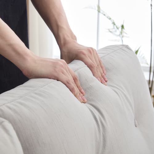 Ljusgrå 2-sits soffa med förvaringslåda: modern kompakt soffa tillverkad av slitstarkt tyg för vardagsrummet Light Gray