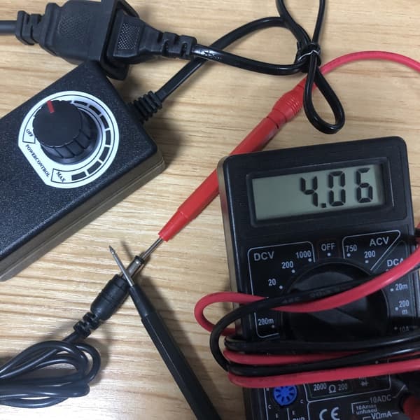 AC 100-240V til DC 4V-12V 2A 5.5x2.1mm Justerbar Strømforsyningsadapter til 12V Blæser, LED, Kamera, Router Controller EU Plug