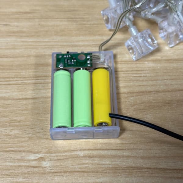 4.5V 3x1.5V AAA batterieliminatorer til LED elektronisk legetøjsstrømadapter EU