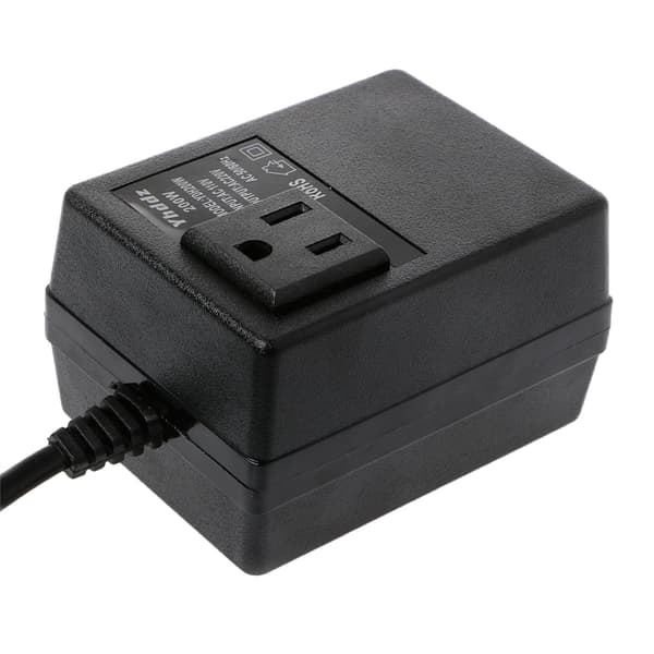 Høykapasitets 200W StepUp Spenningsomformer Konverterer 110V til 220V US-plugg