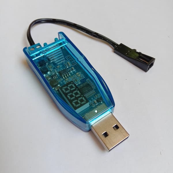1m USB til 1V-24V justerbar LR6/AM3/AA batterieliminator med LED voltmeter