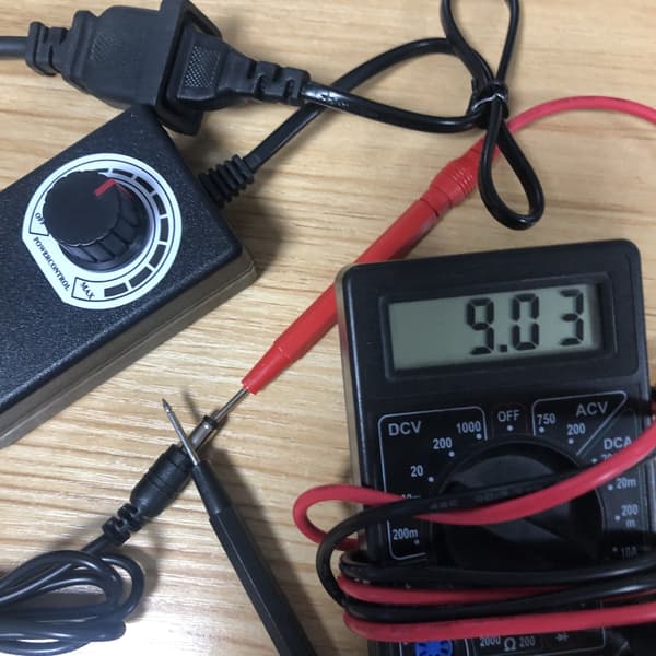 AC 100-240V til DC 4V-12V 2A 5.5x2.1mm Justerbar Strømforsyningsadapter til 12V Blæser, LED, Kamera, Router Controller EU Plug
