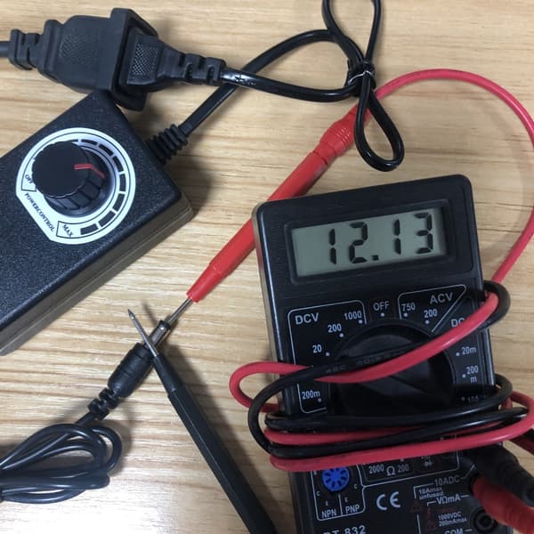 AC 100-240V til DC 4V-12V 2A 5.5x2.1mm Justerbar Strømforsyningsadapter til 12V Blæser, LED, Kamera, Router Controller EU Plug