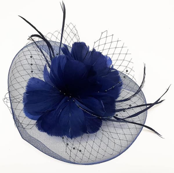 Fascinator-hatt for kvinner med blomst, netting, bånd og fjær, hårbøyle til cocktailfest