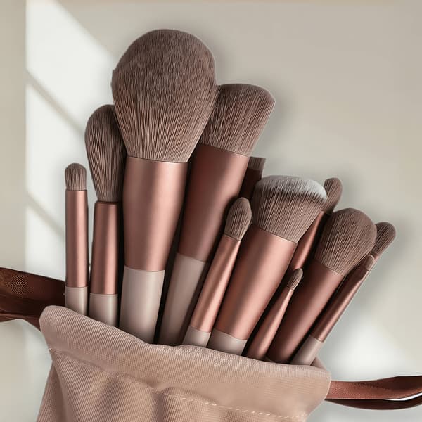 13 stk. Professionelt Makeup Børstesæt med Bløde Børstehår til Øjenskygge, Foundation og Blush Påføring Polychromatic