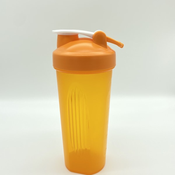 Classic shaker bottle perfect for protein shakes and pre-workout, 600 ml, orange