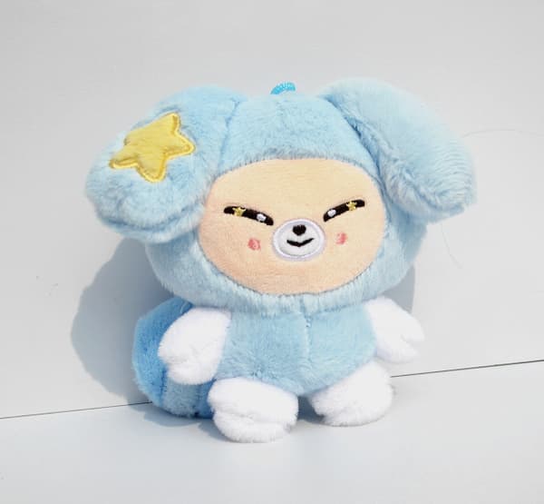 Stray Kids Run It -pehmoleluavainperä Leeknow SKZ White Rabbit TASY Doll 13-15cm