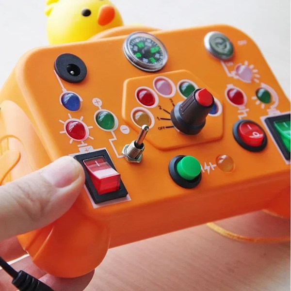 Montessori Aktivitetsbrett Mind Toys Tegneserie med LED Lysbryter Kontrollbrett Reiseaktiviteter Barnas Lek for 2-4 År Gamle Apricot