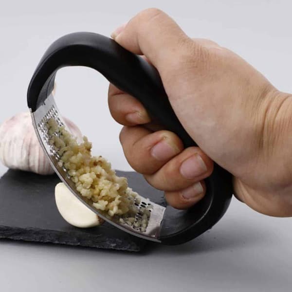 Garlic Press in Steel - Garlic Press Handle - Black black black
