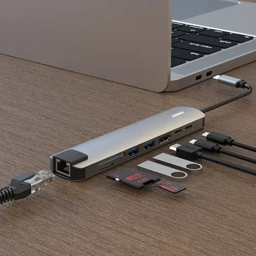 8-i-1-hub med USB-C til HDMI og Ethernet