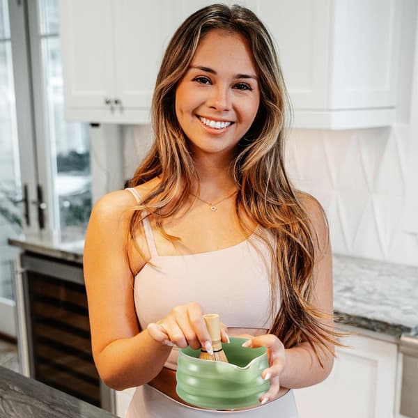 Matcha startpaket med bambuvisp, sil, sked, skål och återanvändbara handdukar – elegant presentförpackning för beredning av grönt te
