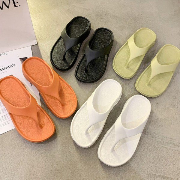 Nya sommarsandaler med halkfria flip-flops i EVA med tjock sula, snabbtorkande flip-flops i enfärgad fritidssandal för utomhusbruk med klämma på tårna