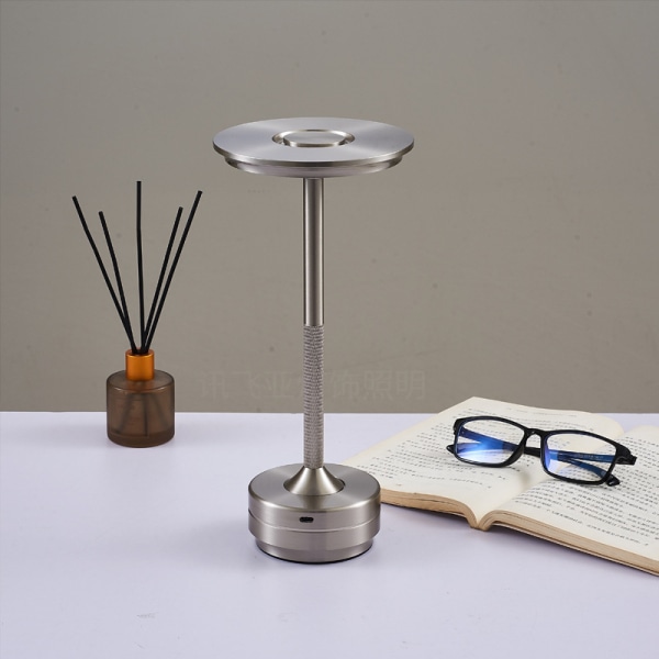 Trådløs berøringsbordlampe vanntett metall USB-lading bordlampe dimmbar C