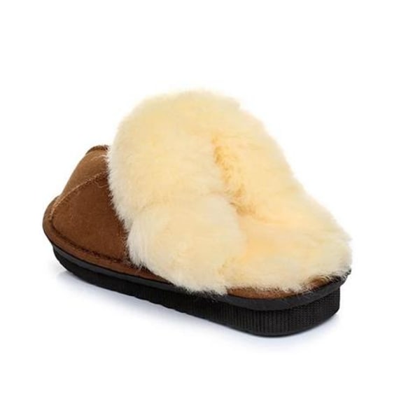 Sheepskin slippers.Sturdy sole with anti-slip protection