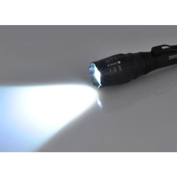 Ficklampa LED Cree XML-T6 + 2 Batterier + Laddare Svart