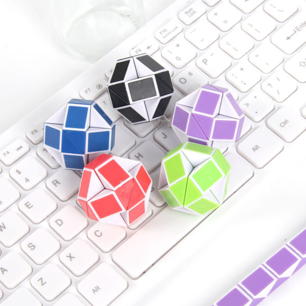 Variert Rubiks kube puslespill leker for barn Red 13G