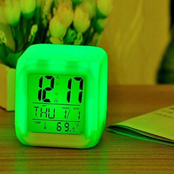Digital vækkeur med 7 farver og stort LED-display