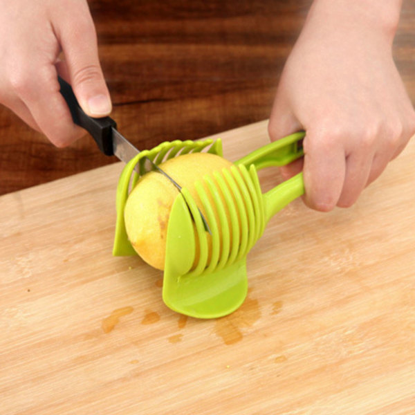 Tomatskjærerholder ABS Multifunksjonell Håndholdt Rund Frukt Tang Løk Holder Kjøkken Skjæring Hjelpemiddel Gadgets Verktøy for Sitron Egg Grønnsaker