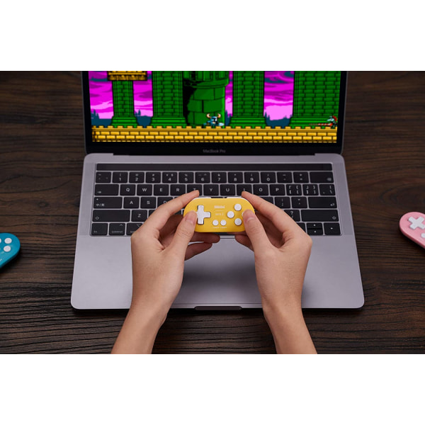 8Bitdo Zero 2 Gul Utgave (Ikke Maskinspesifikk)