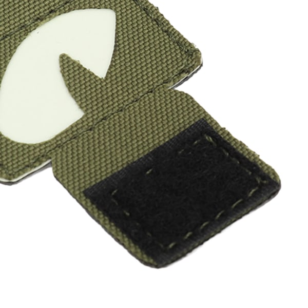 2-pack Katthögögonlapp Reflexiva Hög & Låg Design Canvas Luminous Katthögögonlapp för Hattar Uniform Ryggsäck Utomhusaktiviteter Nattkörning Militärgrön