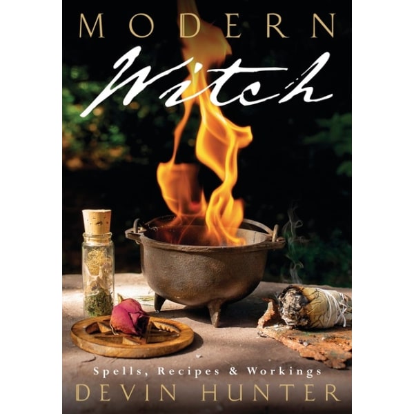 Modern Witch 9780738757247