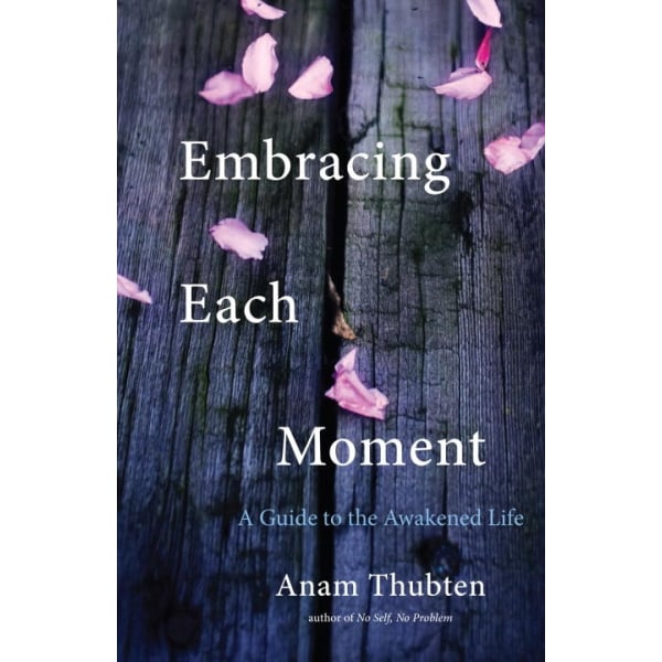 Embracing Each Moment 9781611805130