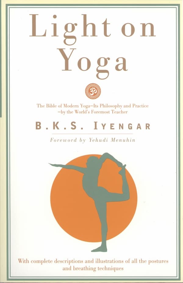 Light on yoga 9780805210316