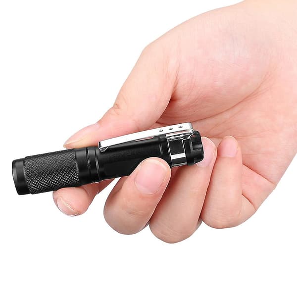 Liten LED-lommelykt med klips