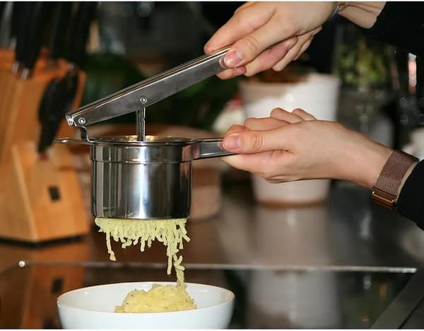 Professionell potatispress i rostfritt stål, rostfri, diskmaskinsäker, stor kapacitet.