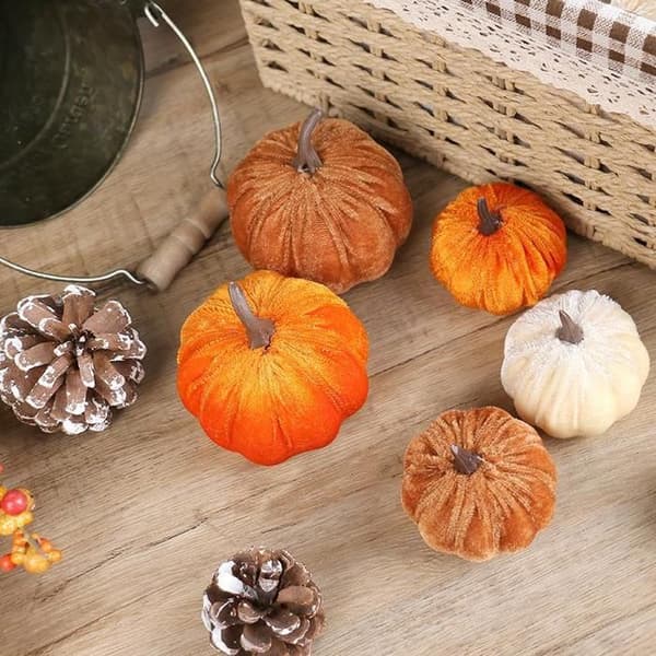 Halloween-dekorasjon flanell - Kunstig gresskar 6 cm beige - MLBQ