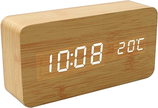 Väckarklocka i trä med röstaktiverad digital display